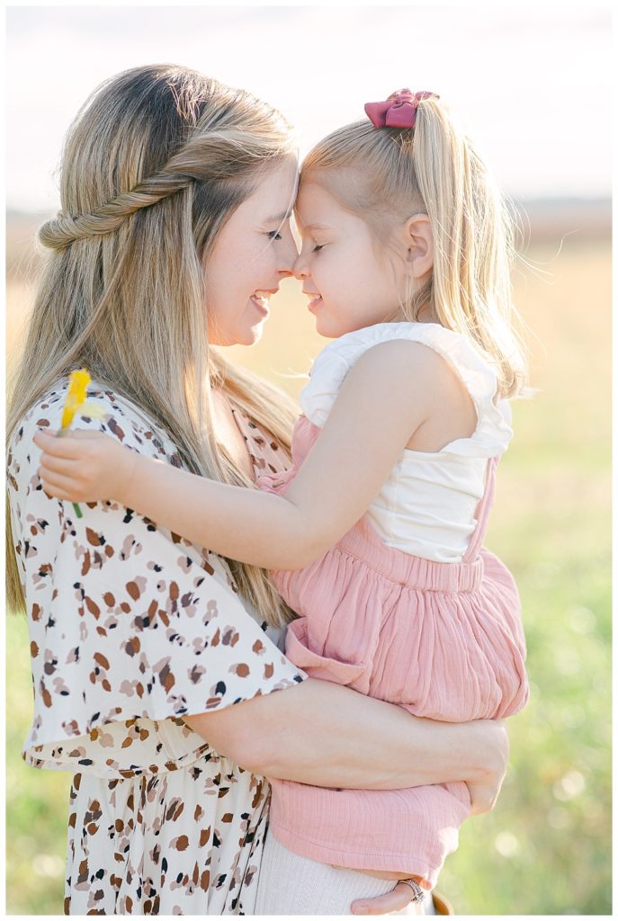 Huntsville, Alabama Family Photographer mom and daughter snuggling