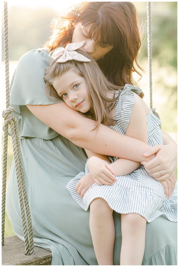 Alabama Family Photographer, Mom and daughter on swing