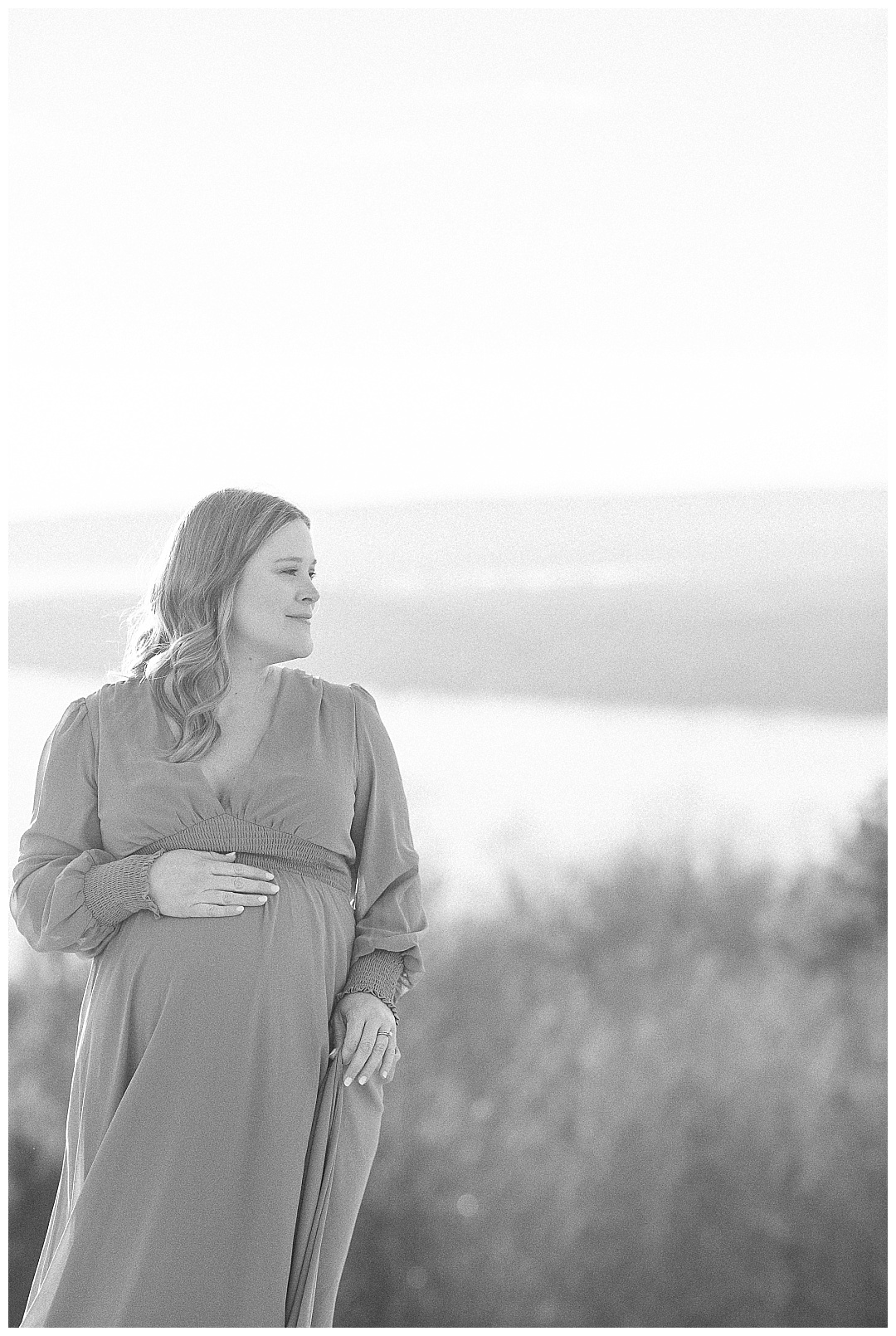 Black and white image of expecting mother at Weathington Park